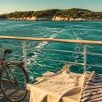 Porquerolles : vélo rouge sur le bateau vers les plages