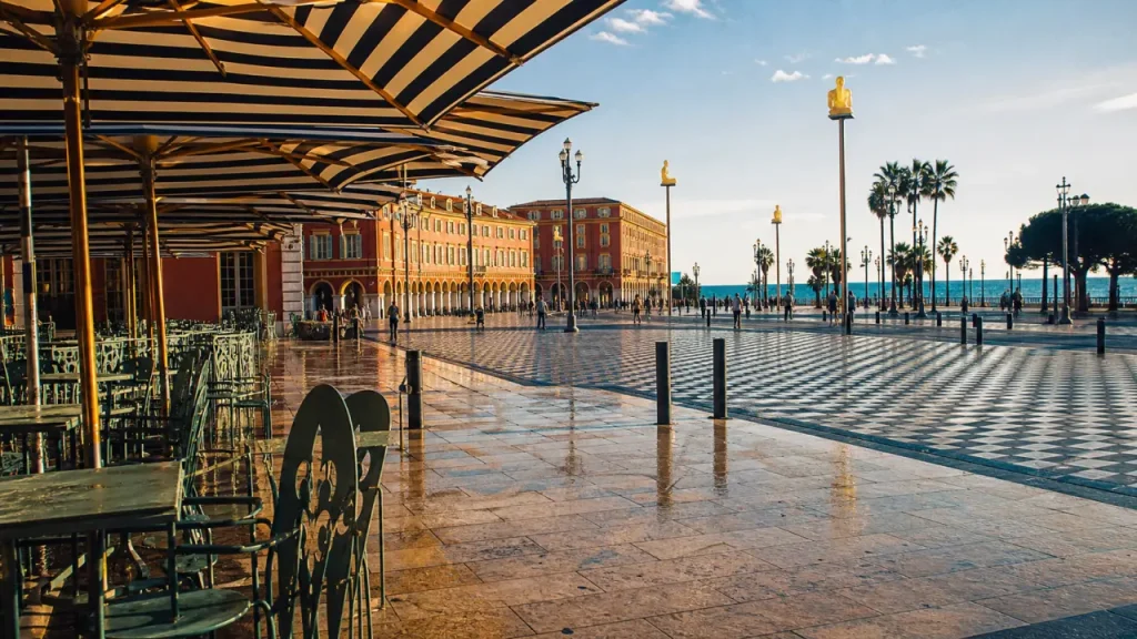Que faire a nice : Place Masséna et Promenade des Anglais, vue centre-ville