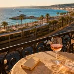 Week-end côte d'azur : vue Promenade des Anglais depuis un balcon