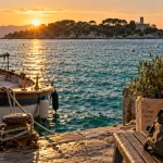 Iles cote d azur : île de Lérins et mer turquoise au coucher du soleil