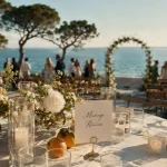 Mariage bord de mer Côte d’Azur, décoration Riviera pop au bord de la Méditerranée