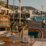 Staycation cote d azur à Nice : terrasse sur la promenade, mer et Promenade des Anglais