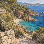 Endroit secret Var : Plage du Brouis à Saint-Raphaël, crique turquoise à pied