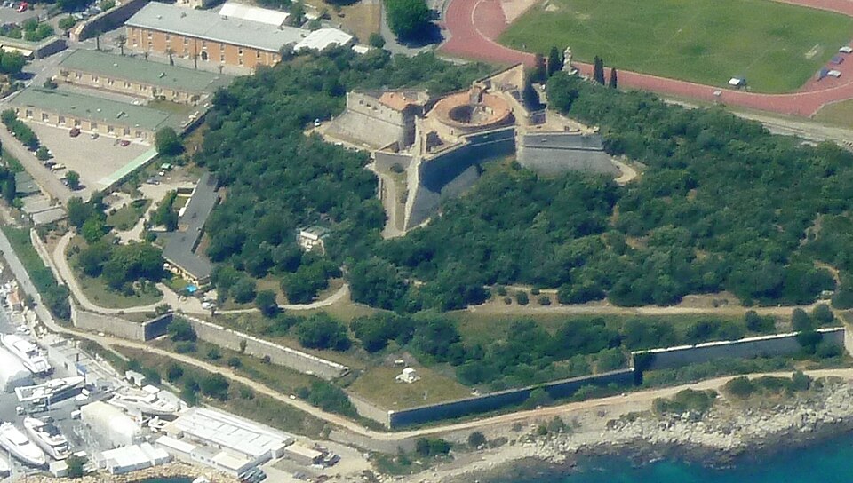 Fort Carré d'Antibes : comprendre une forteresse tournée vers la frontière